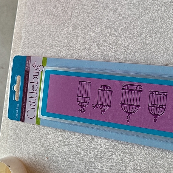 Cuttlebug Embossing Border Essentials 2" x 12" - Picture 1 of 1